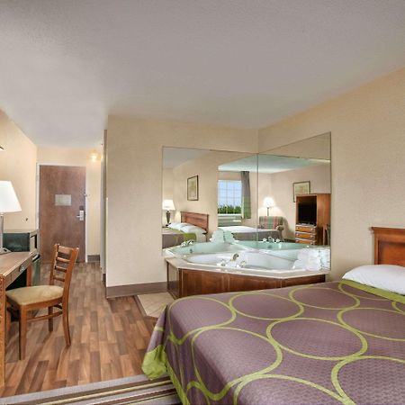 Super 8 By Wyndham Grayville Dış mekan fotoğraf