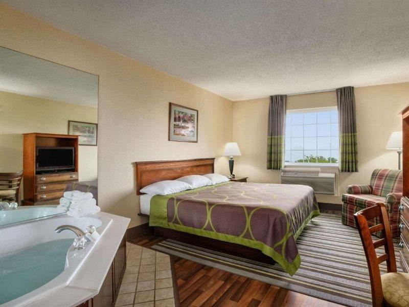 Super 8 By Wyndham Grayville Dış mekan fotoğraf
